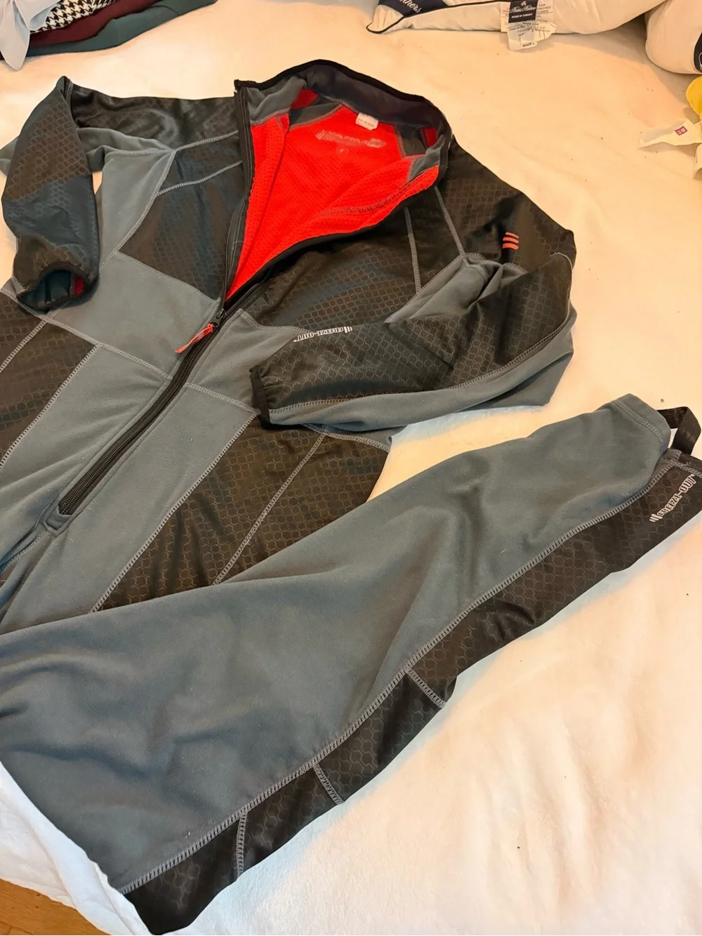 Warm Men’s Full Zip Thermal Undershirt Suit in Gray and Black